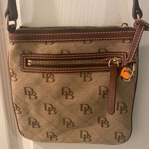 Dooney and Bourke crossbody bag. Like new!!